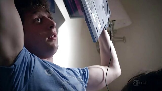 Vidéo Anna aime se faire plaisir de différentes manières film porno de fille vierge