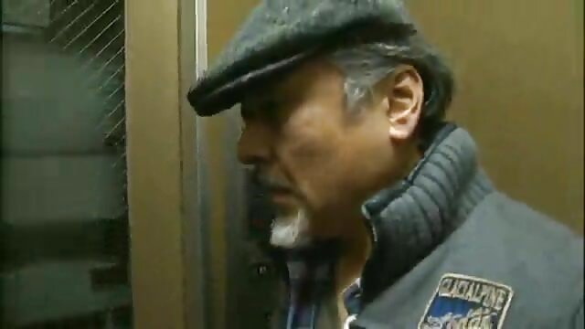 Vidéo Blonde salope cosplay porno vierge arabe dans le jardin