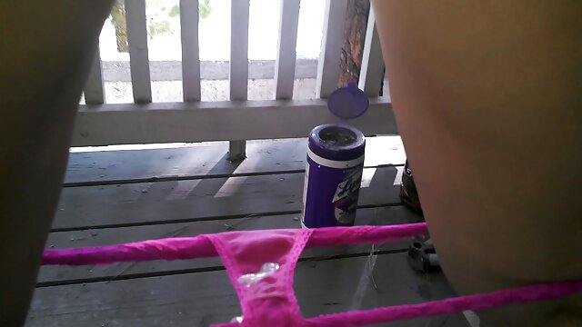 Vidéo Brunette fille vierge xxx crie alors qu'elle se fait caresser les seins tout en étant jouée dur