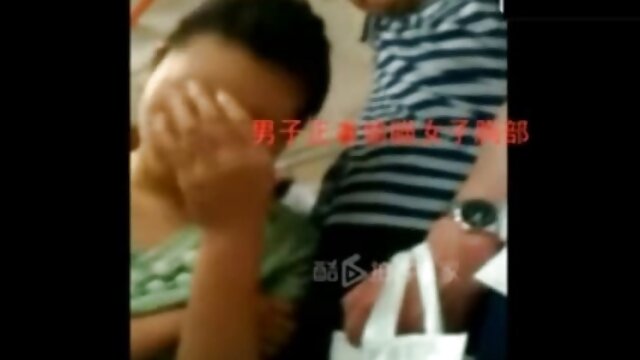 Vidéo WANKZ- Nina Rae, la pute film porno de vierge en peau de léopard, branle son clito duri