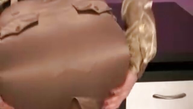 Vidéo Plantureuse fille clouée et facialisée vierge xxx