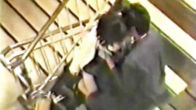 Vidéo Elle fait sa journée xxx fille vierge dehors