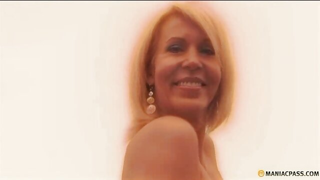 Vidéo Femme blanche mec noir film x jeune fille vierge