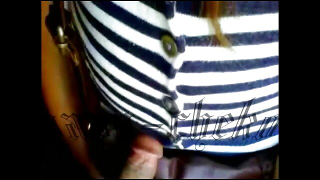 Vidéo Sexe film porno femme vierge en public dans un centre de cinéma