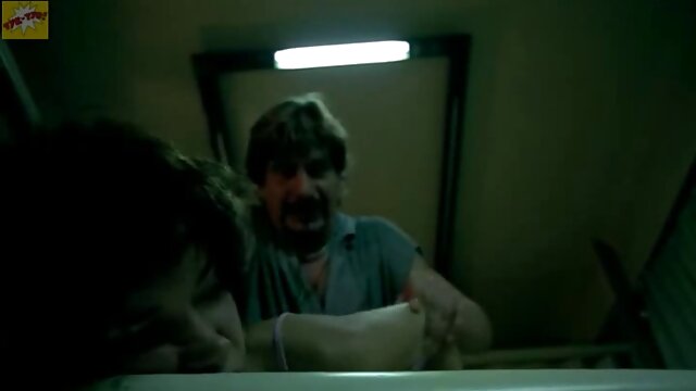 Vidéo Un mec avec un ventre de bière a son propre esclave sexuel xxx fille vierge