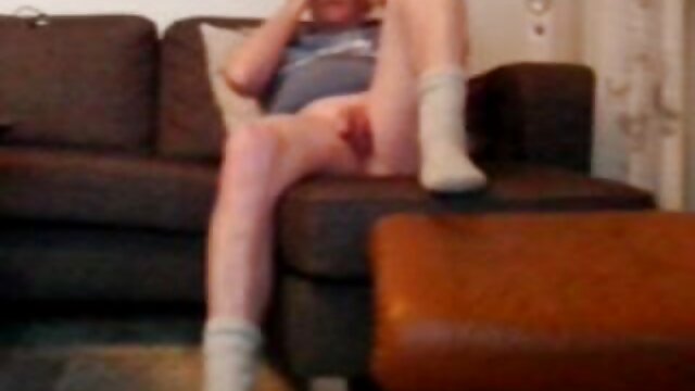 Vidéo Peyton Robbie film porno filles vierges reçoit des leçons de sexe de son beau-père