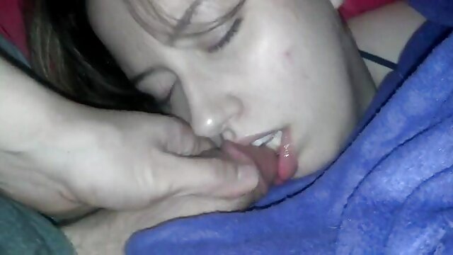 Vidéo Blonde allemande en maillot de bain baisée par 2 mecs porno homme vierge