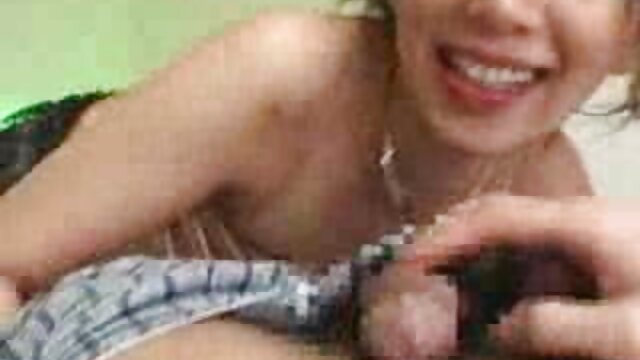 Vidéo Soirée BD film porno avec fille vierge de Kamy