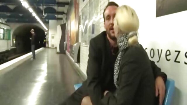 Vidéo Alex Zothberg fait le video porno des fille vierge grand écart