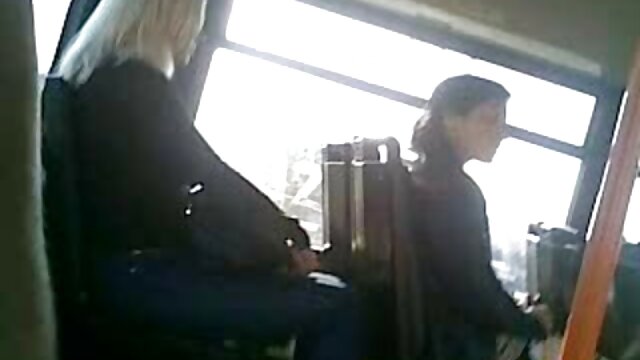 Vidéo Asstraffic babe en film porno filles vierge hotpants secoue son cul avant le sexe