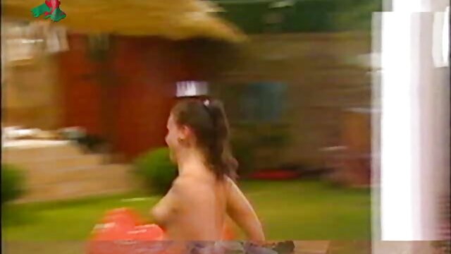 Vidéo Dionne Daniels - Dans la xxx video vierge piscine