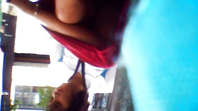 Vidéo Une film porno avec des filles vierges femme mature baise un amant noir