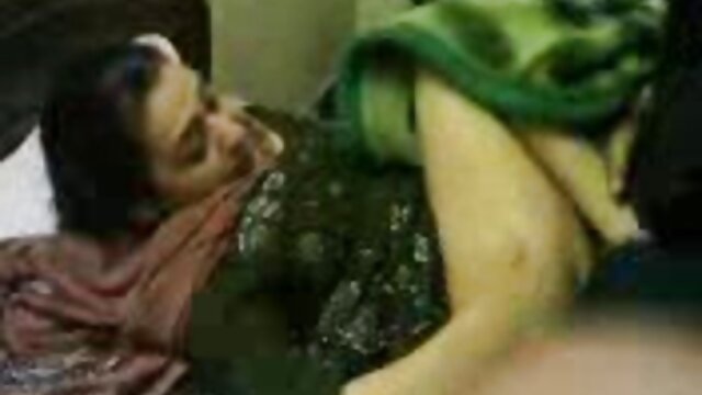 Vidéo Grand-mère séduit vierge marie porno l'ami de son petit-fils