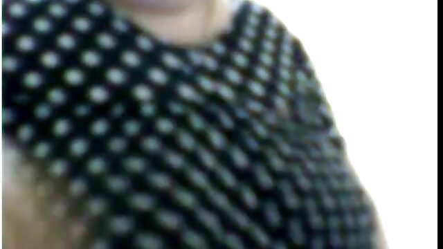 Vidéo THE WHITE BOXXX - La fille hongroise Blue film x fille vierge Angel prend une bite bien chaude