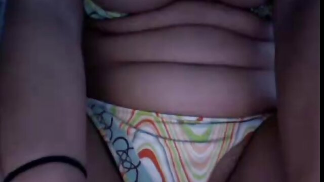 Vidéo Alexis Adams très mignonne et plantureuse se film prono vierge fait prendre en levrette et sperme