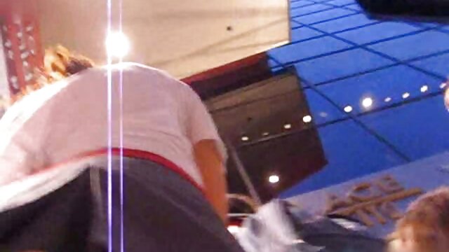 Vidéo Ado avant et xxx jeune fille vierge après la douche