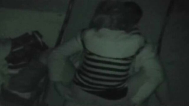 Vidéo La milf Madisin Lee xxx femme vierge baise son beau-fils pour l'aider à se concentrer