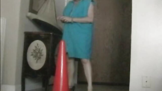 Vidéo Demi-soeurs lesbiennes jouant à un jeu vierge xxx sale