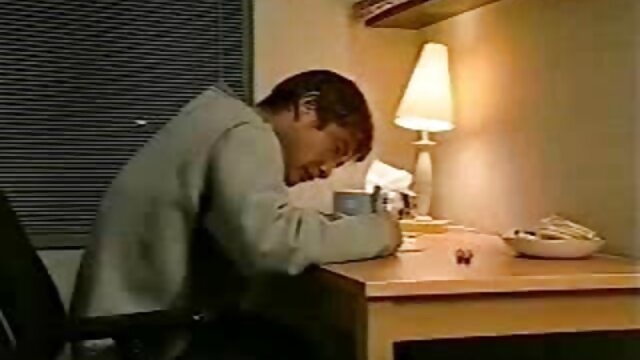 Vidéo MILF sexy veut la bite des patrons porno les vierges