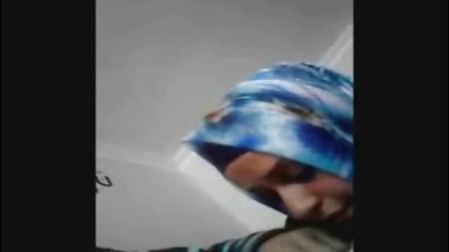 Vidéo Une vraie ado se vidéo x vierge fait doigter