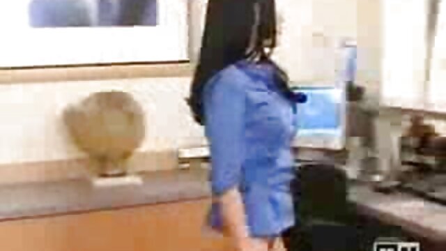 Vidéo Punishing Mistress utilise fille vierge video porno un bracelet en cuir