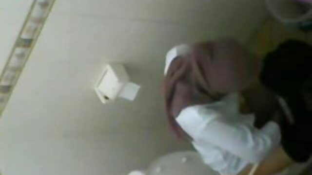 Vidéo Brunette mature porno les vierges avec un gros cul rond se masturbe le trou O