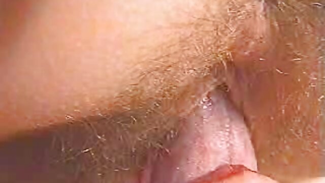 Vidéo La superbe teen blonde Halle Von se fait défoncer par une grosse bite filme porno vierge